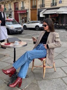 Parisina woman at a cafe wearing burgundy boots 